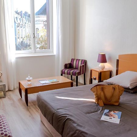 Logis Hotel Saint-Roch Pleumartin Eksteriør billede