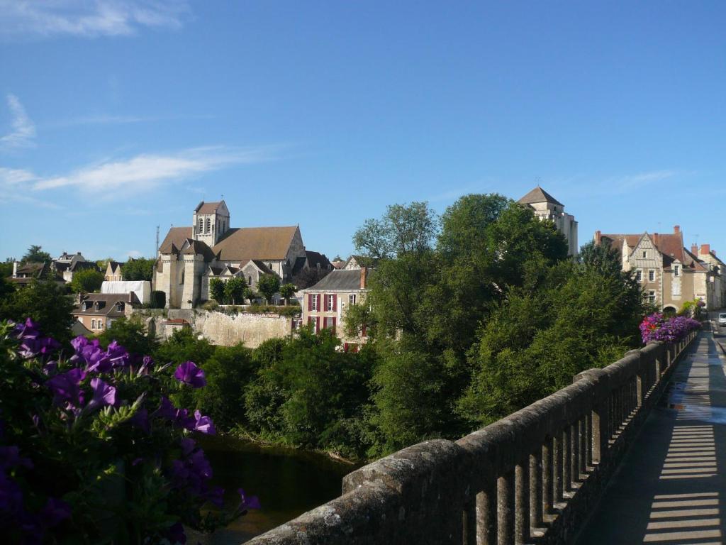 Logis Hotel Saint-Roch Pleumartin Eksteriør billede