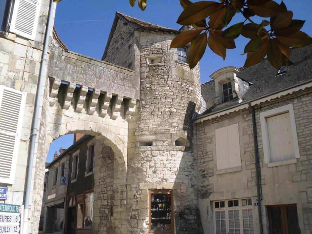 Logis Hotel Saint-Roch Pleumartin Eksteriør billede