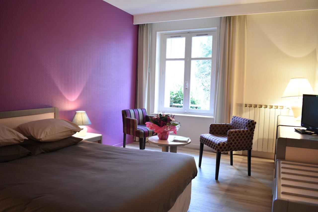 Logis Hotel Saint-Roch Pleumartin Eksteriør billede