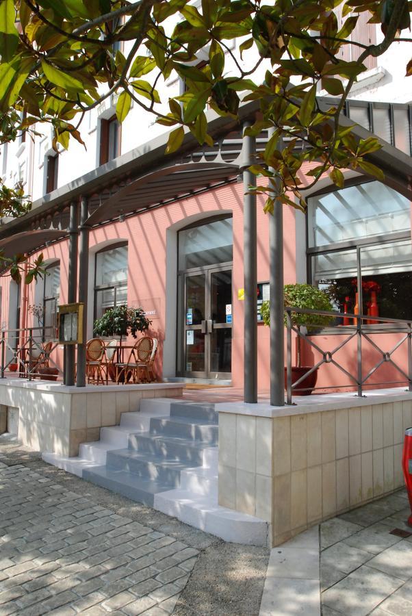 Logis Hotel Saint-Roch Pleumartin Eksteriør billede