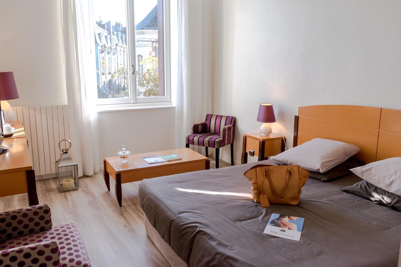 Logis Hotel Saint-Roch Pleumartin Eksteriør billede
