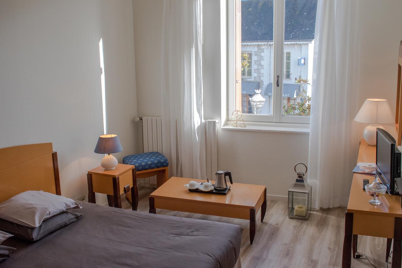 Logis Hotel Saint-Roch Pleumartin Eksteriør billede