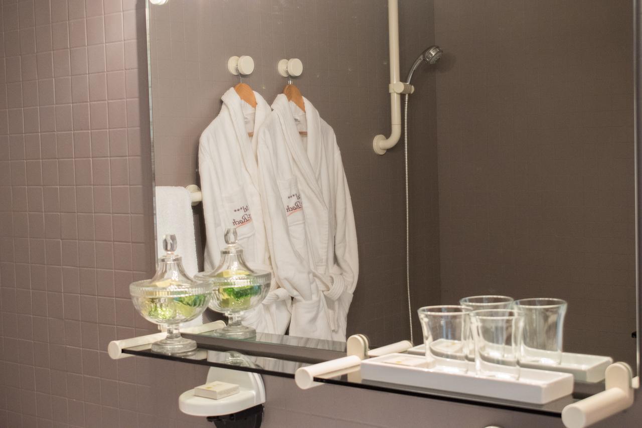 Logis Hotel Saint-Roch Pleumartin Eksteriør billede