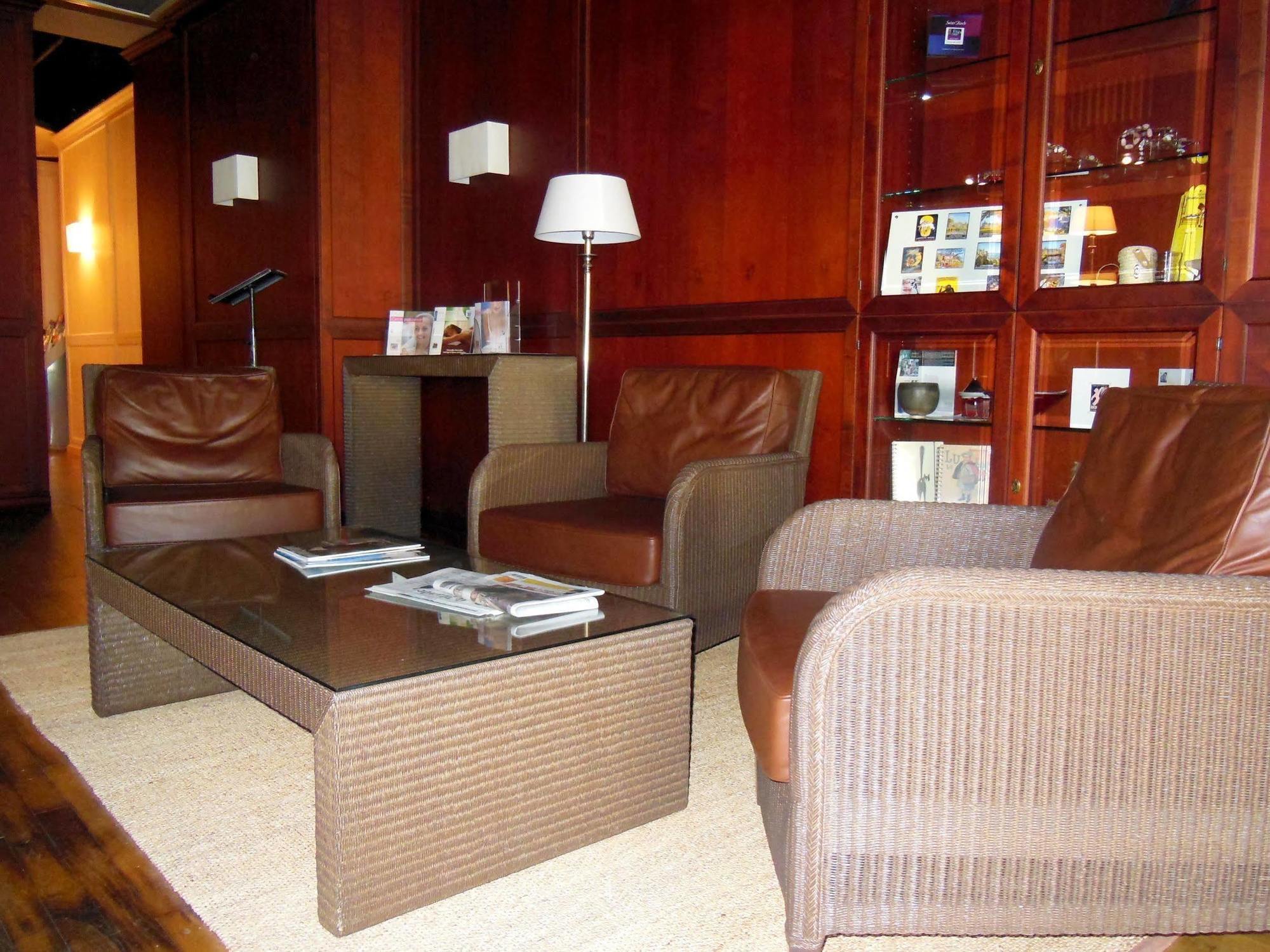 Logis Hotel Saint-Roch Pleumartin Eksteriør billede