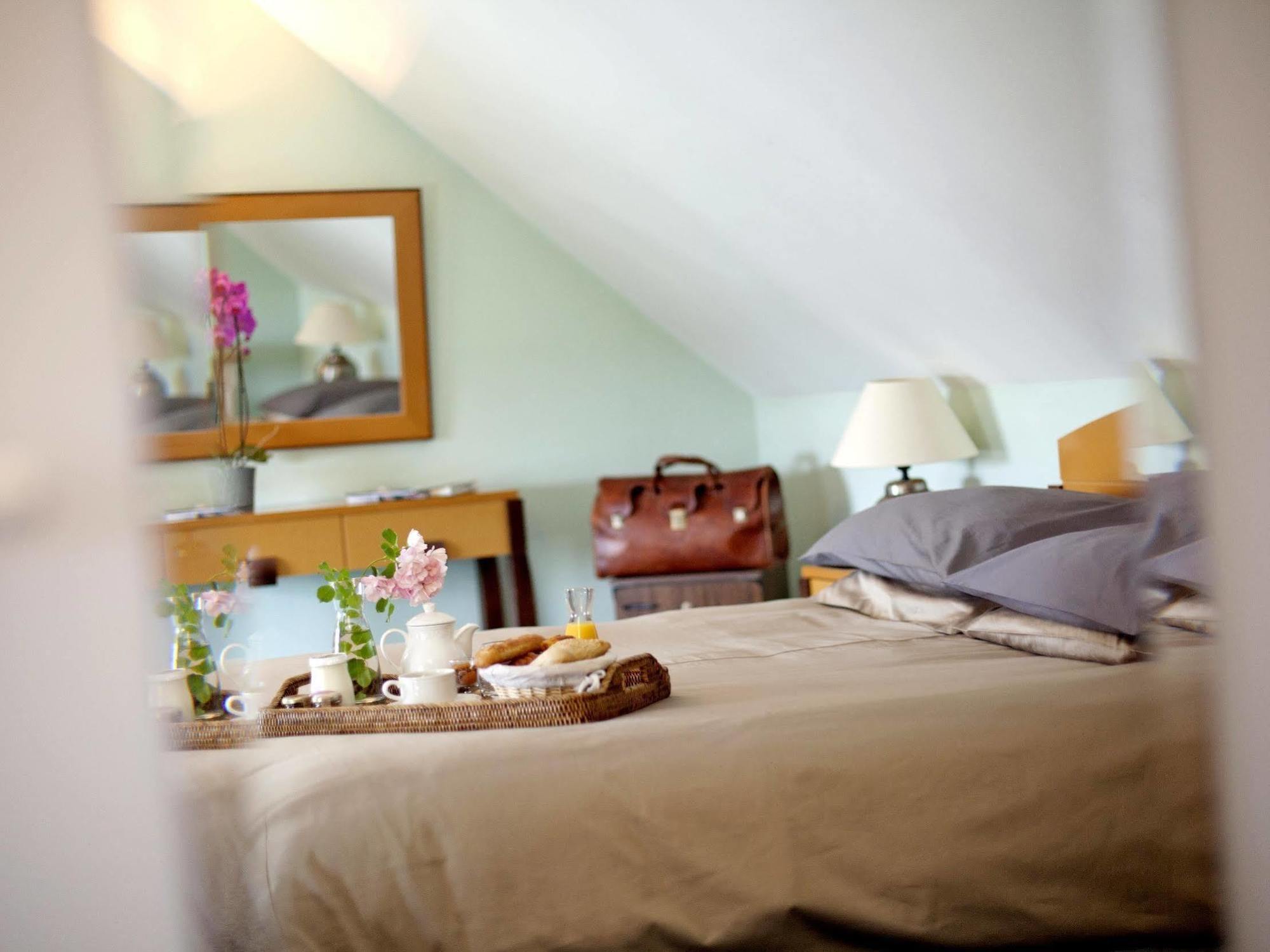 Logis Hotel Saint-Roch Pleumartin Eksteriør billede