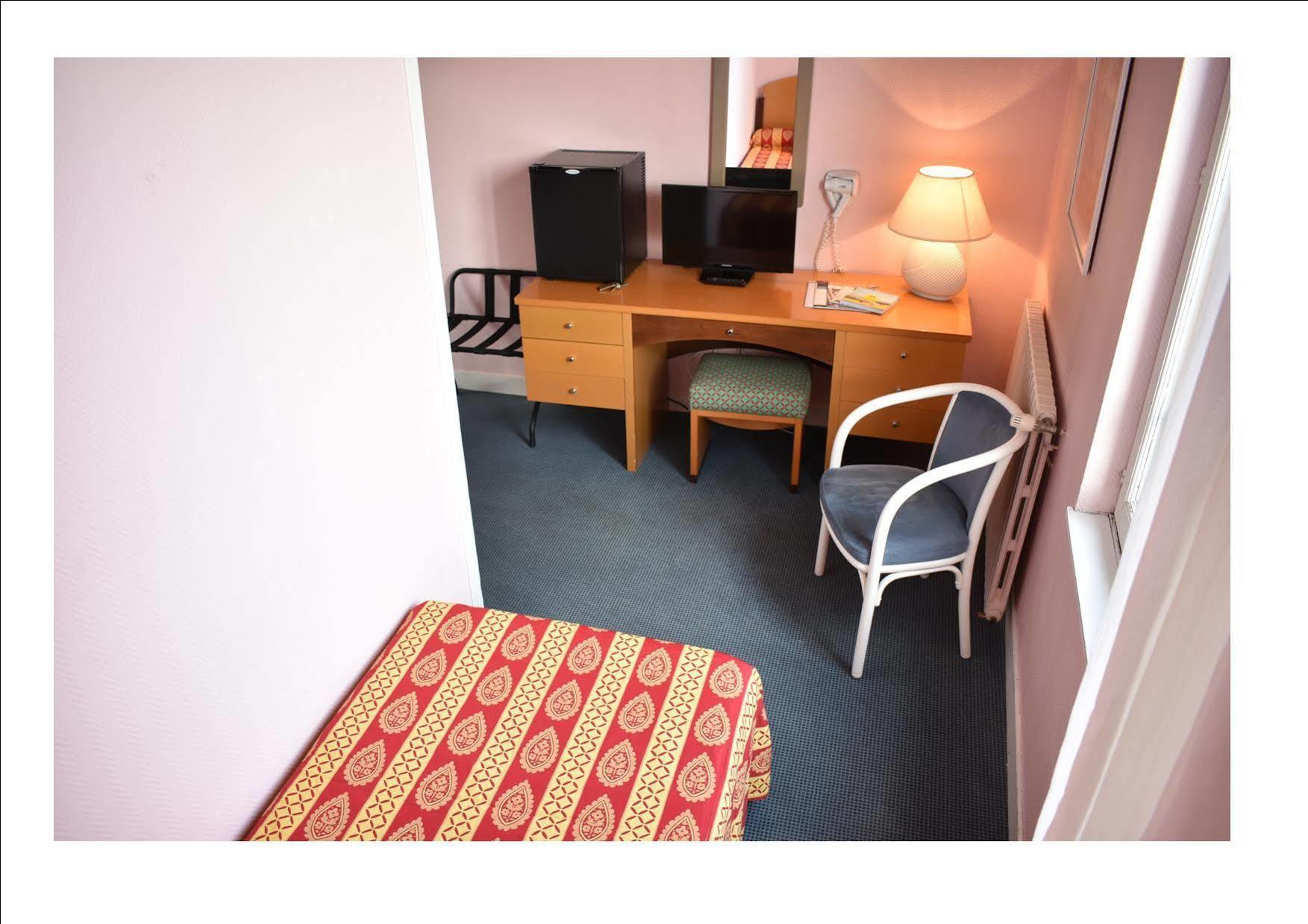 Logis Hotel Saint-Roch Pleumartin Eksteriør billede