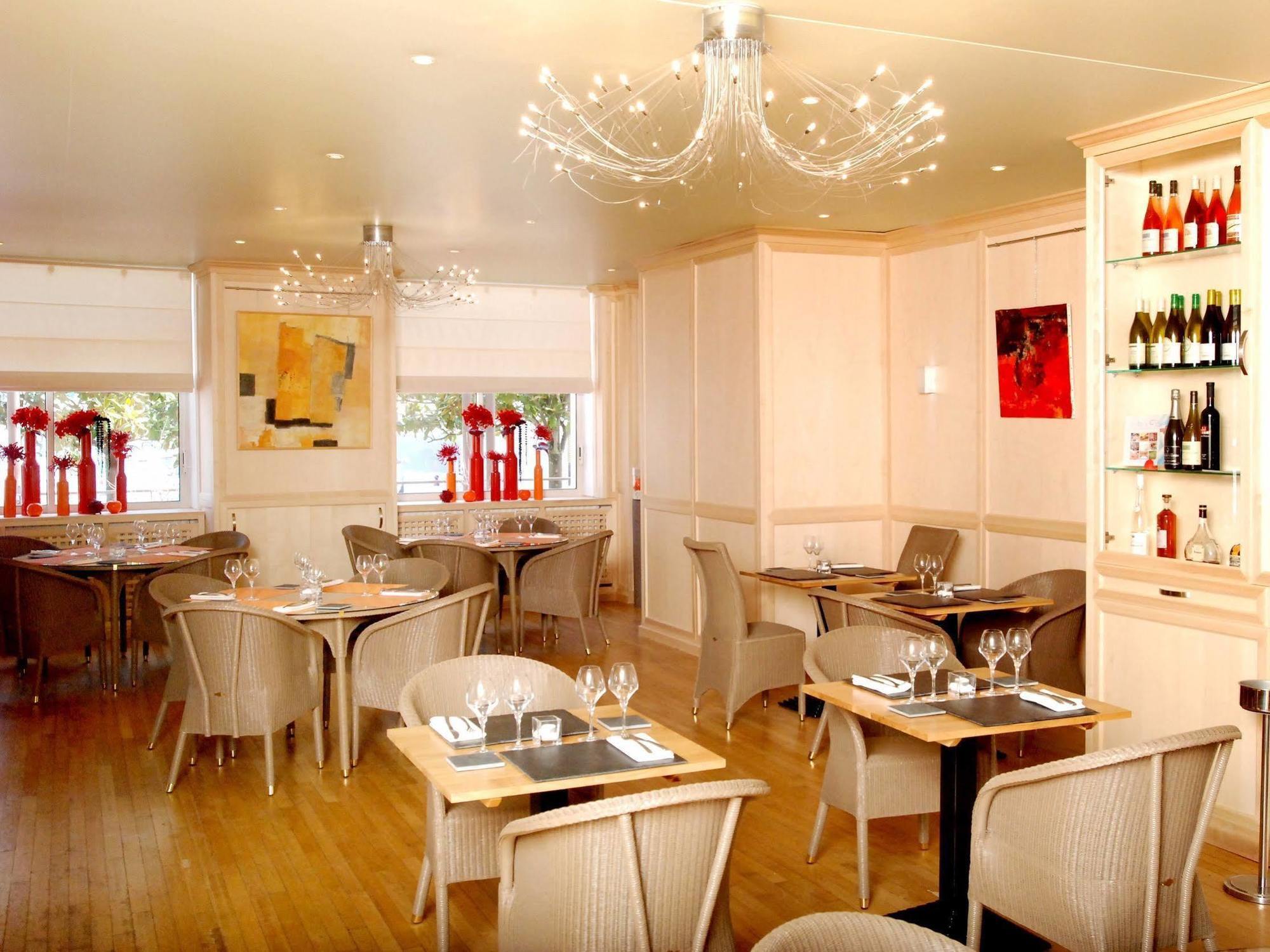 Logis Hotel Saint-Roch Pleumartin Eksteriør billede