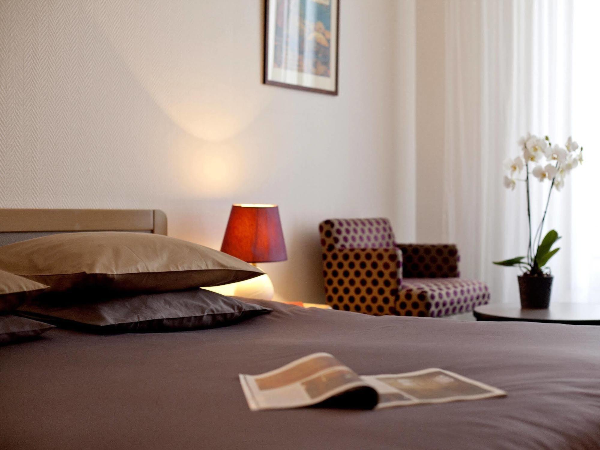 Logis Hotel Saint-Roch Pleumartin Eksteriør billede