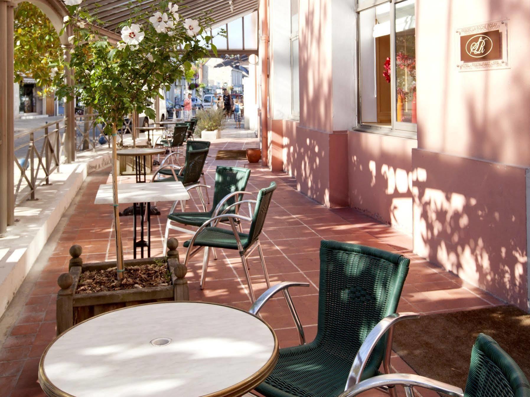 Logis Hotel Saint-Roch Pleumartin Eksteriør billede